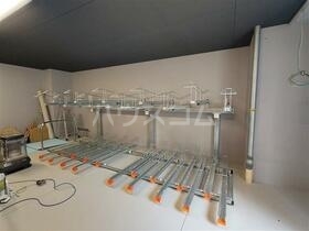 ����15