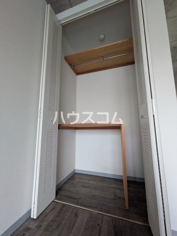 ����12