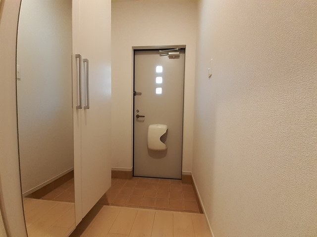 ����9