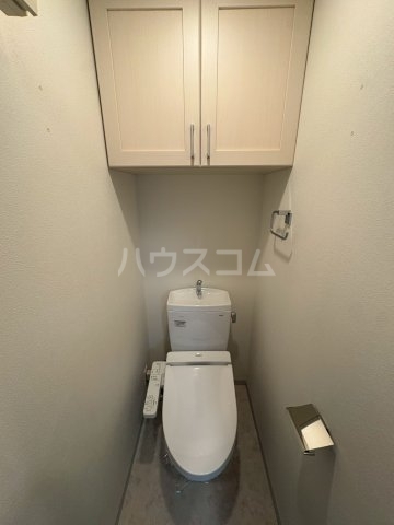 ����4