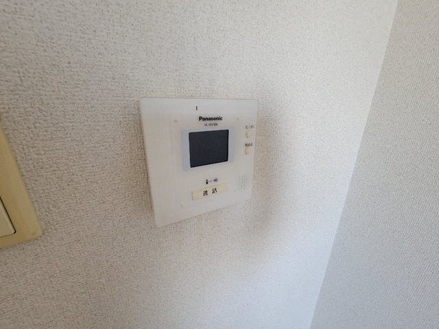 ����12