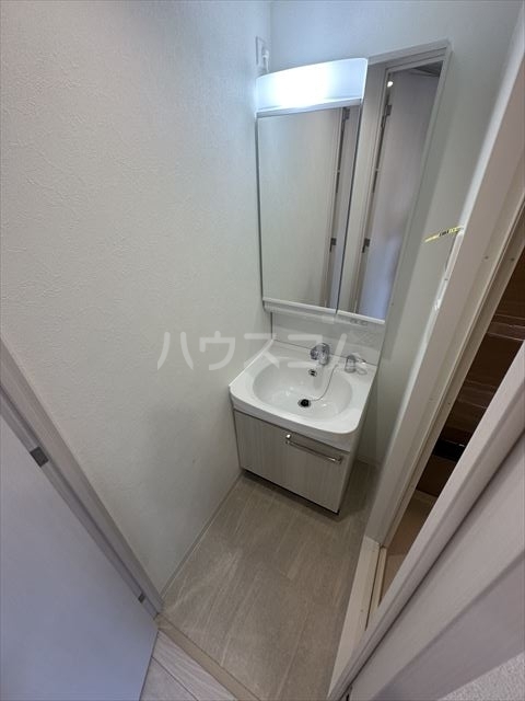 ����16