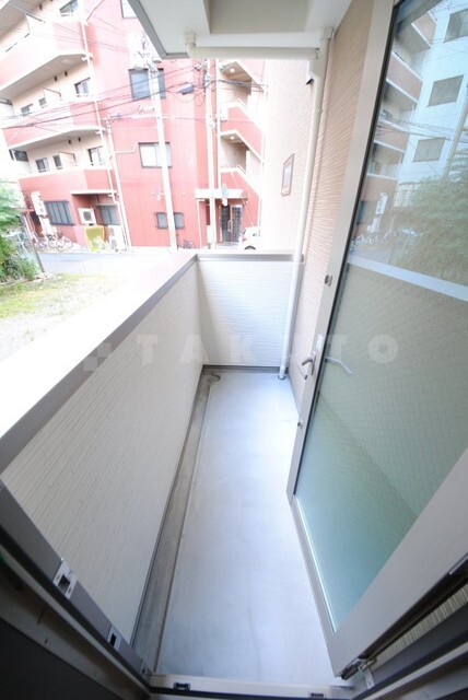 ����12