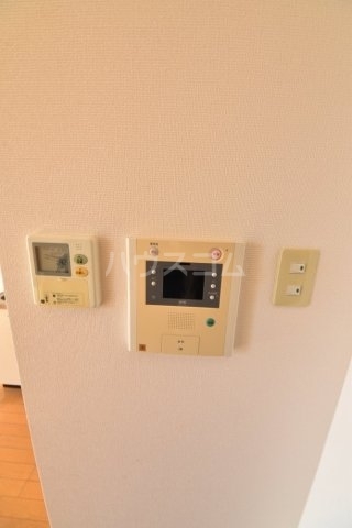 ����12