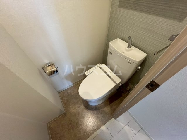 ����4
