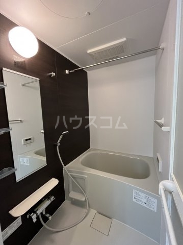����15