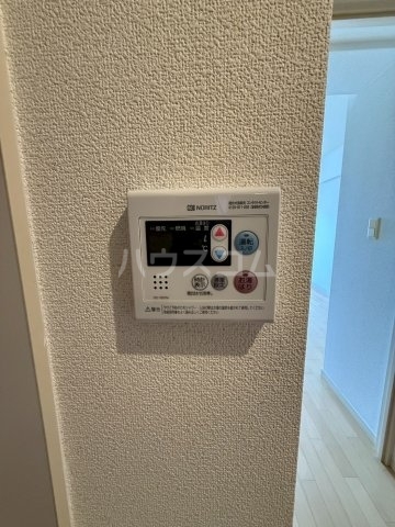 ����15