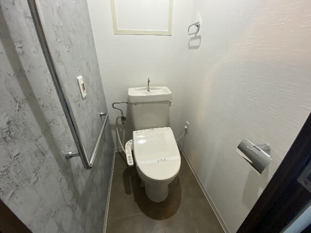 ����4