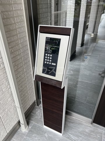 ����25