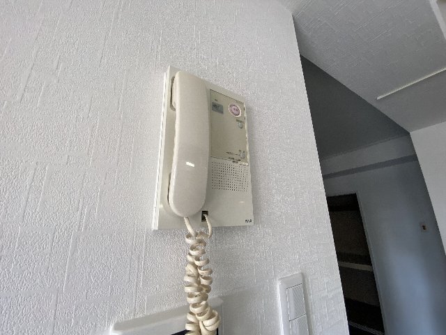 ����8