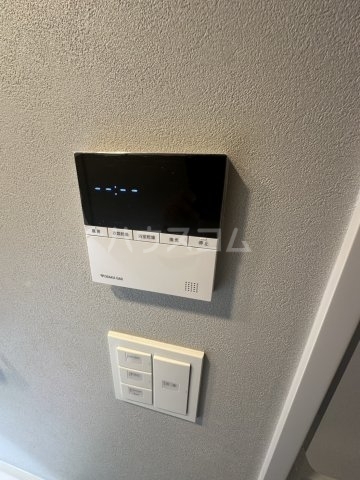 ����12