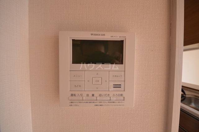 ����15