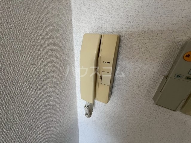 ����9