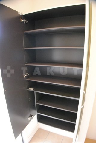 ����16