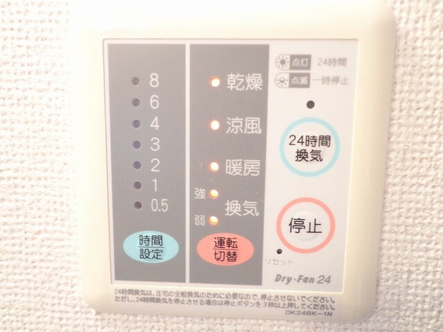 ����12