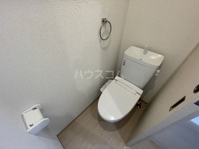 ����4