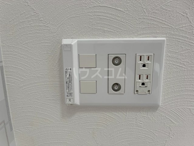 ����17