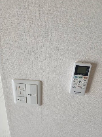 ����15