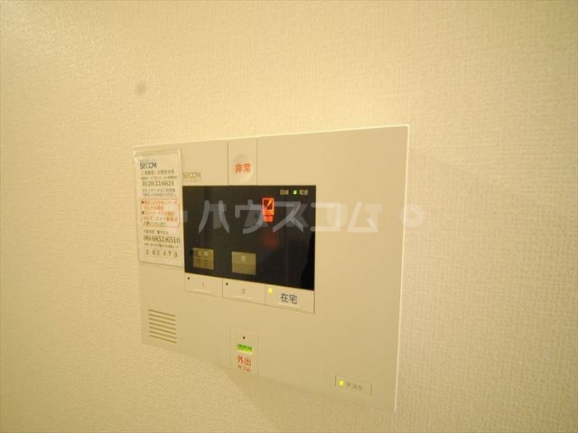 ����12