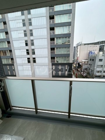 ����9