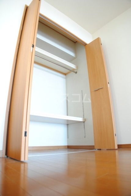 ����15