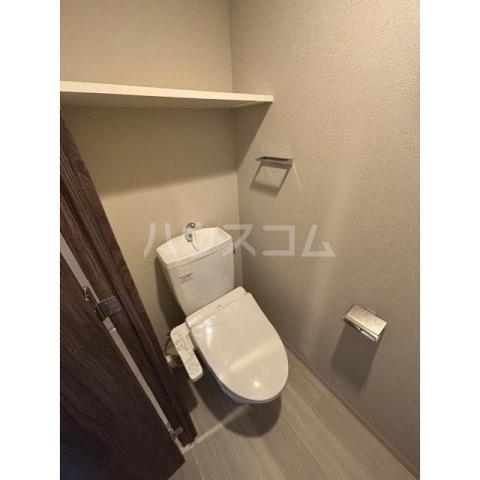 ����4