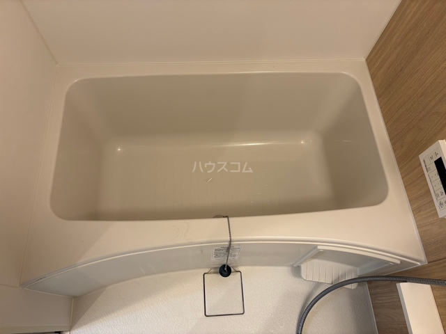 ����15