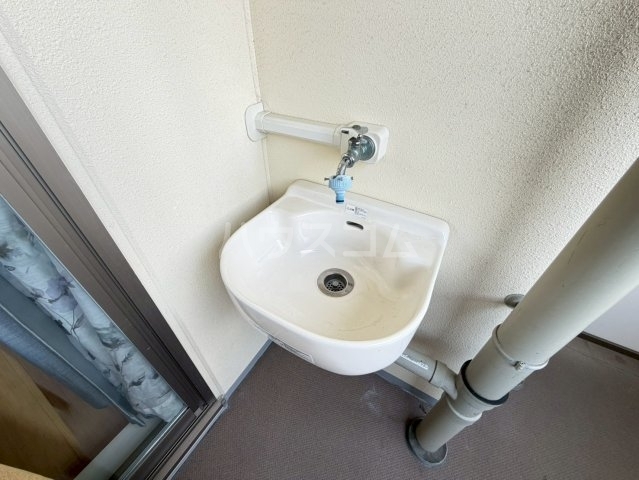 ����23