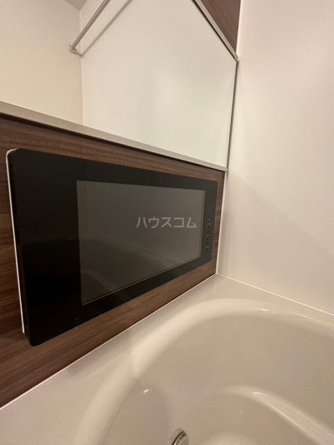����25