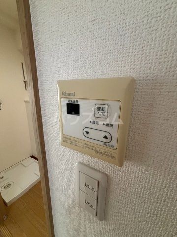 ����15