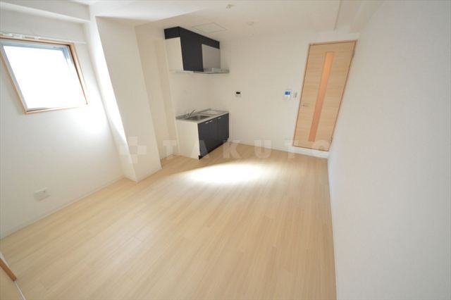 ����16