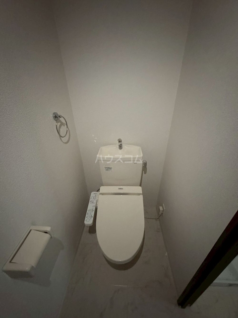 ����16