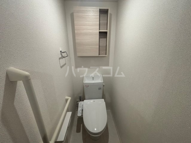 ����17