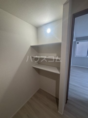 ����21