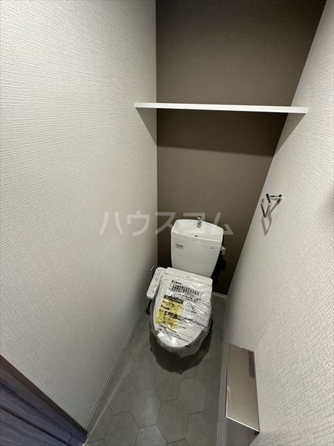 ����4