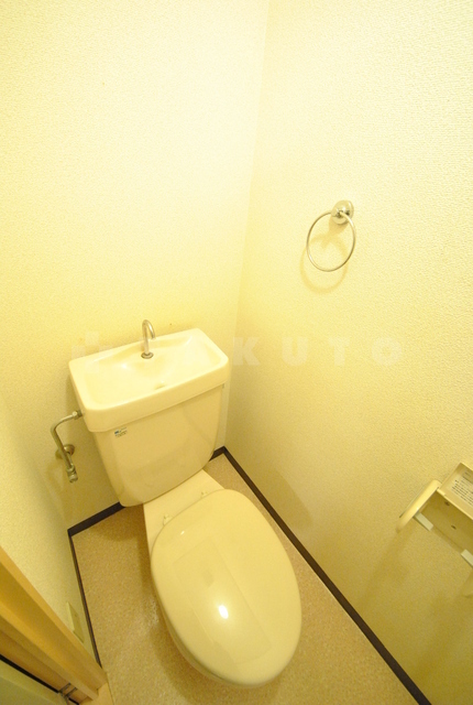 ����4