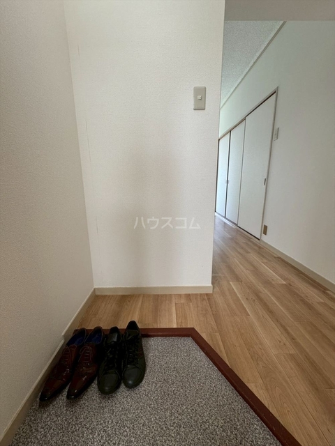����17
