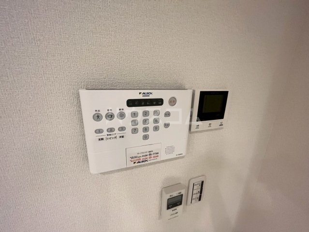 ����12