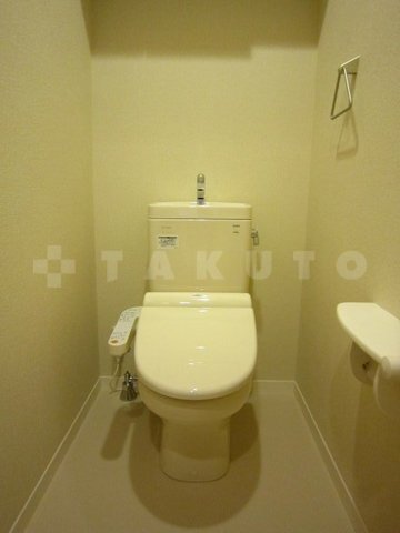 ����4