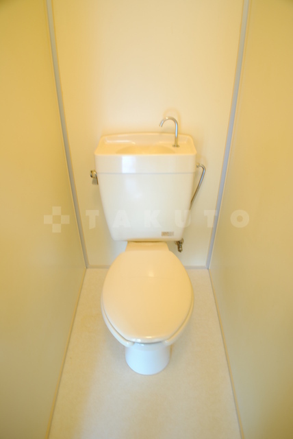 ����4