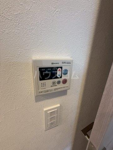 ����20