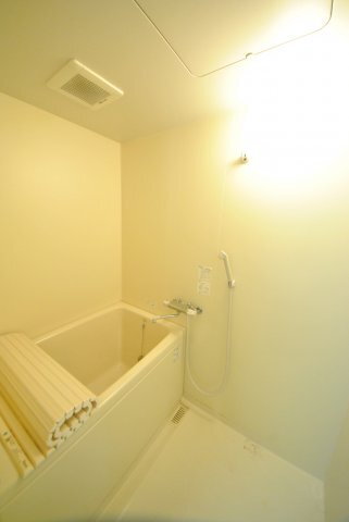 ����4