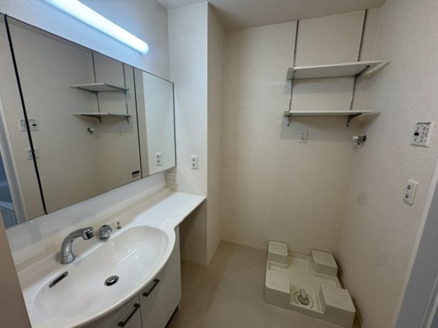 ����13