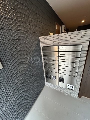 ����12