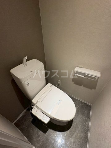 ����4
