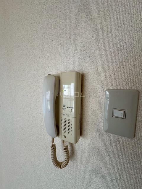 ����12