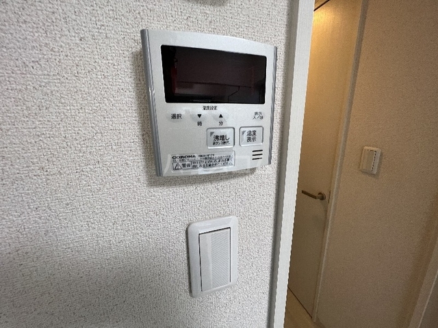 ����17