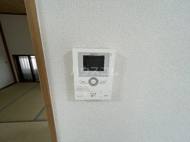 ����12