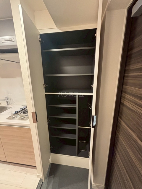 ����16