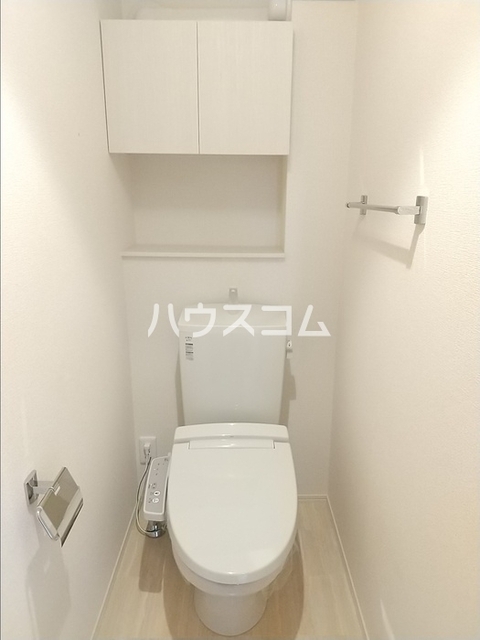 ����4